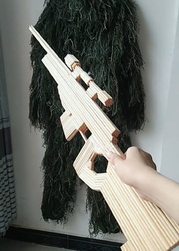 用一次性筷子做出来的98k,下次把吉利服整身上给你看!