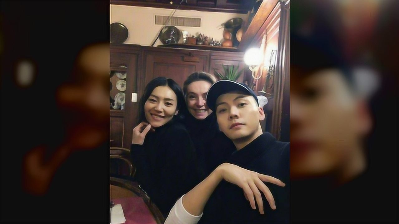 刘雯陈伟霆第n次撞衫,秀场合影cp感满满,网友:基因太强