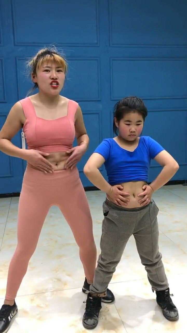 这个动作真的能够瘦肚子就算是小孩子也可以做