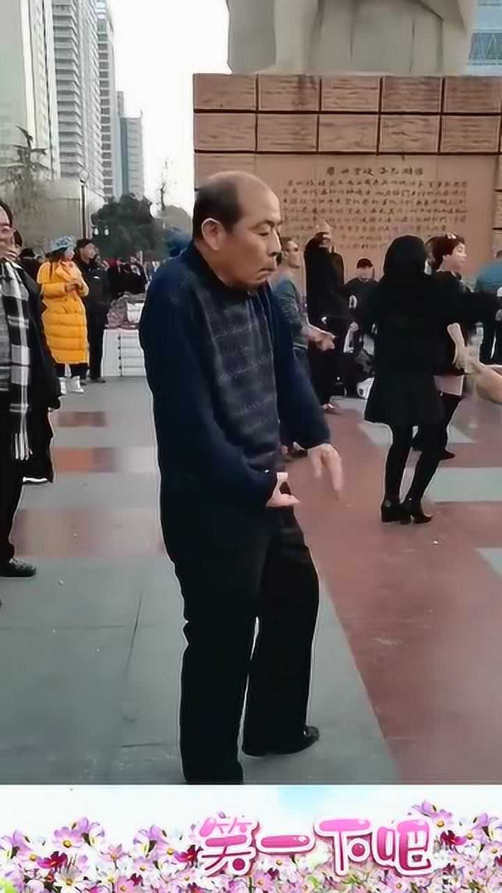 左手六右手七,走起路来可真牛!