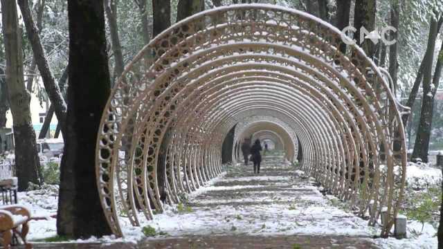 塔吉克斯坦首都26年来首次四月降雪