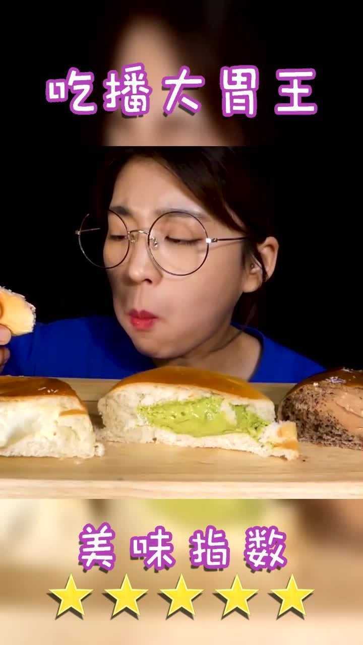 韩国吃播欧尼吃很多夹心的水果面包一口下去都是果酱