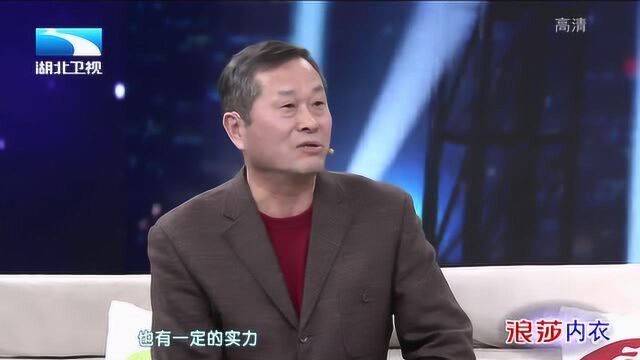 看到98年洪灾10位烈士牺牲,军人王贵武决定代替英雄们孝敬父母