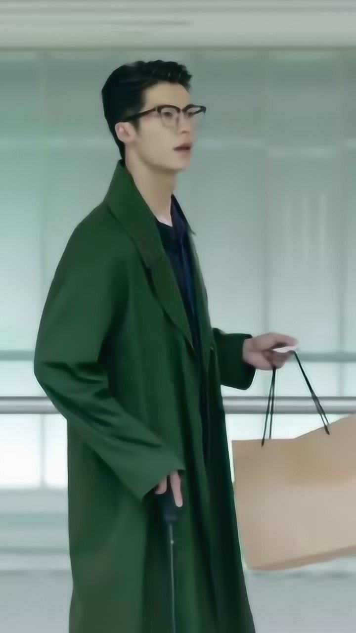 中年李子维很少笑内心已伤疤无数又怎能开怀大笑