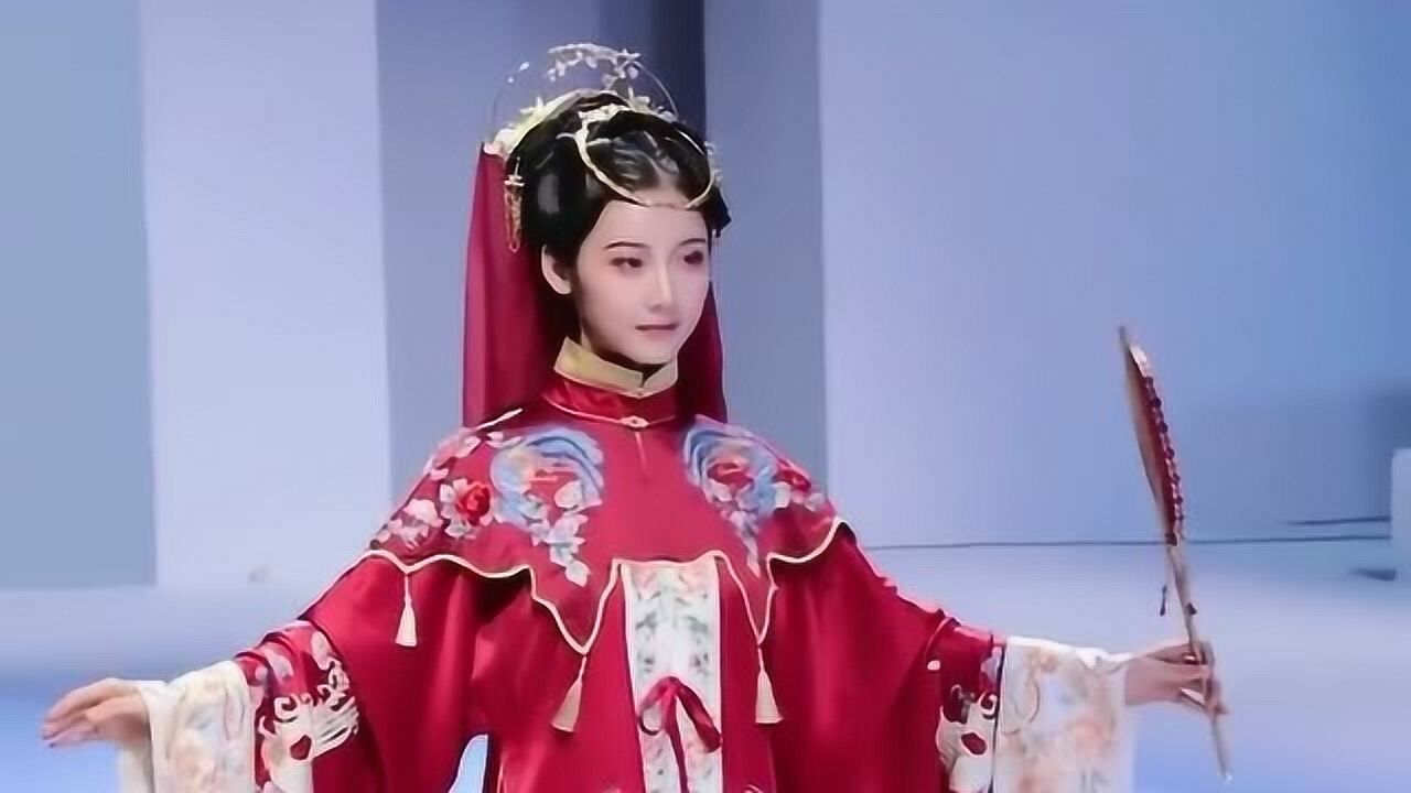 古风模特走秀如果我要是去现场观看我保证我不是去看衣服的