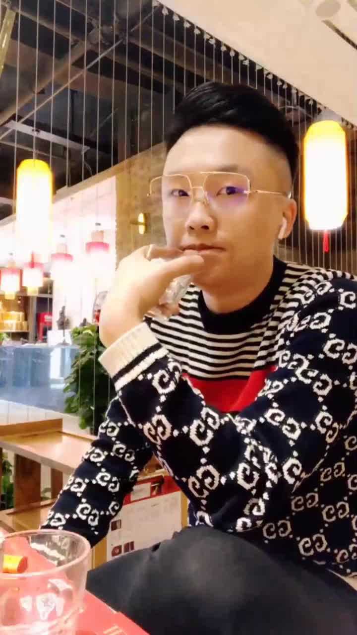 本山传媒的帅哥红孩做了一个尴尬的梦听到最后我笑了