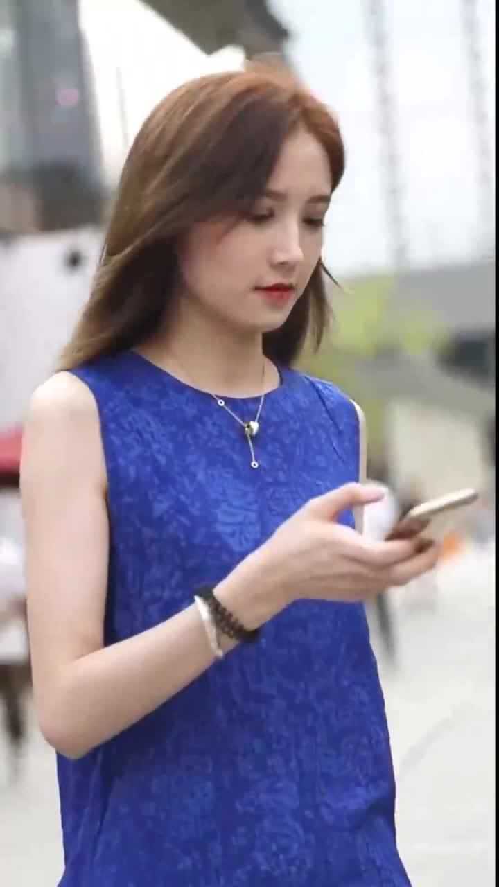 美丽的成都太古里已是美女街拍的圣地网友我想带穿蓝色衣走