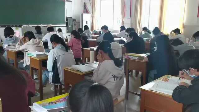 吴川三中毕业班开学了