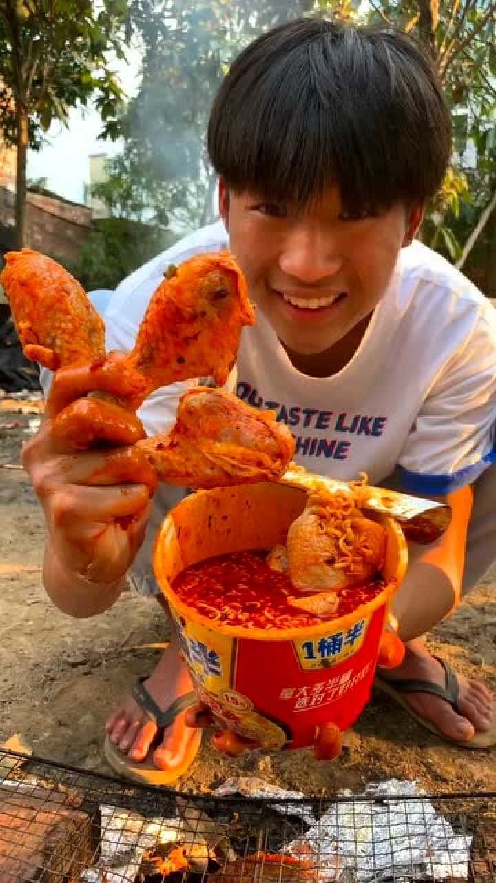 05生活奇趣:超大冠状病毒,一针疫苗解决掉瓜哥搞笑00