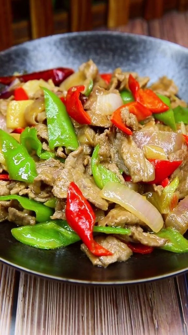 青椒炒牛肉好吃又下饭,家常必备菜