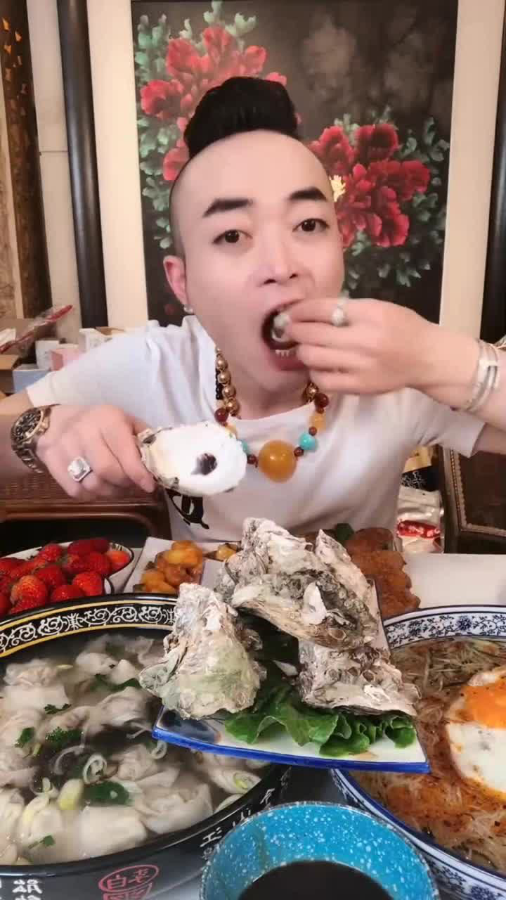 大胃王阿浩吃大生蚝这么肥美的生蚝第一次见把我看饿了