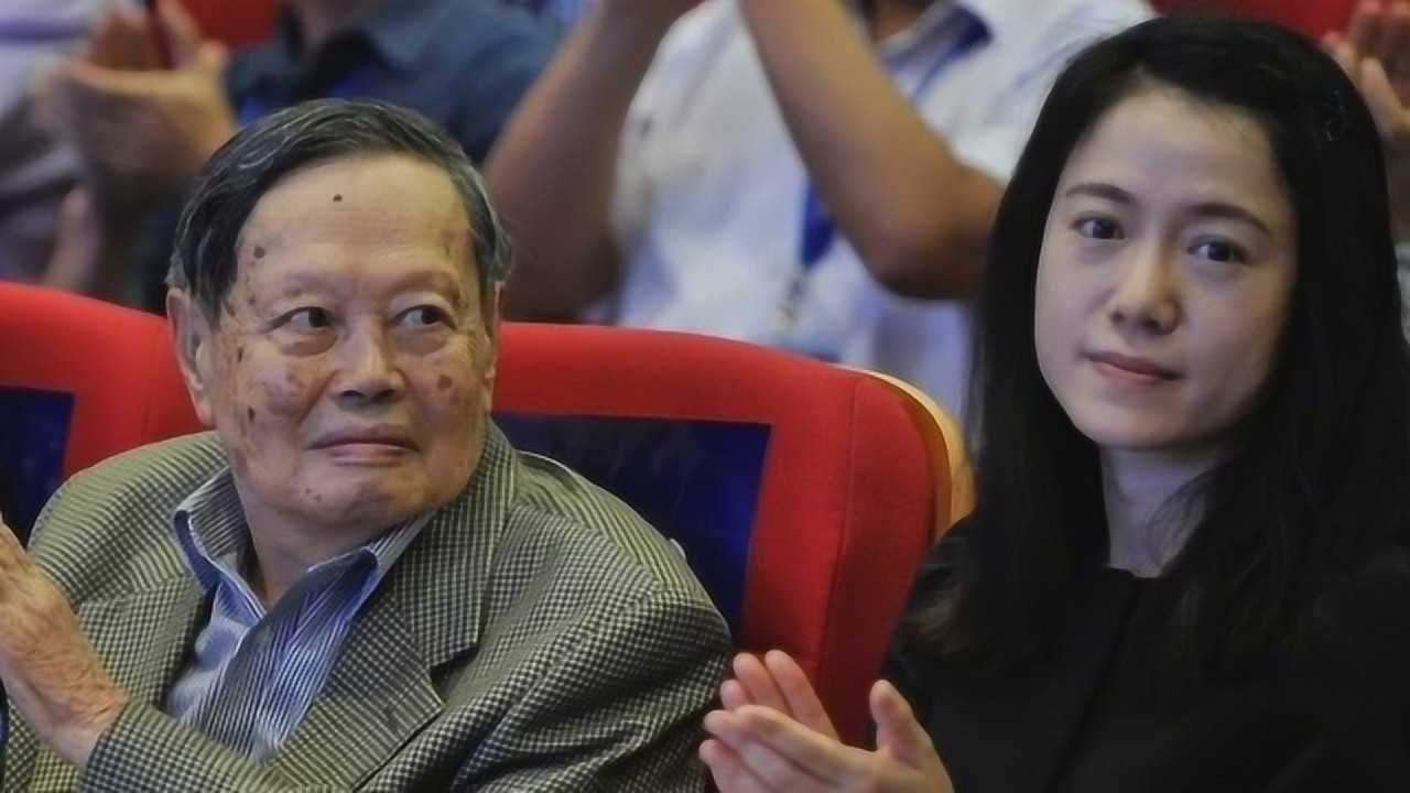 杨振宁的一生82岁迎娶28岁翁帆妻子和原配长得像