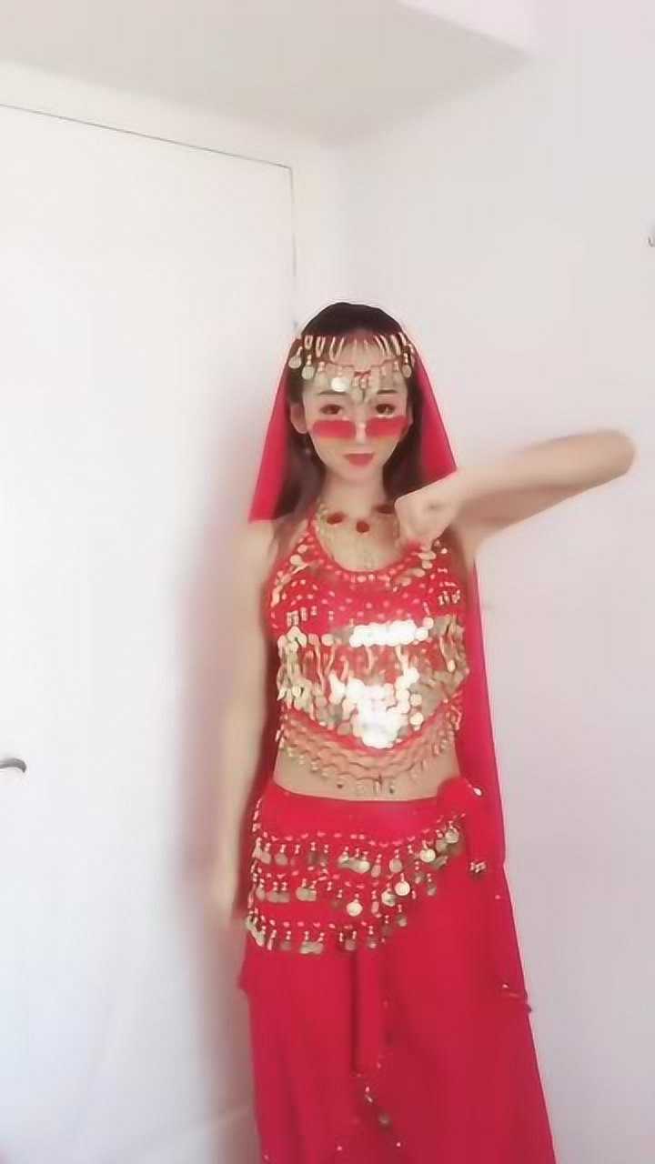 小姐姐开跳肚皮舞舞姿熟练妩媚性感