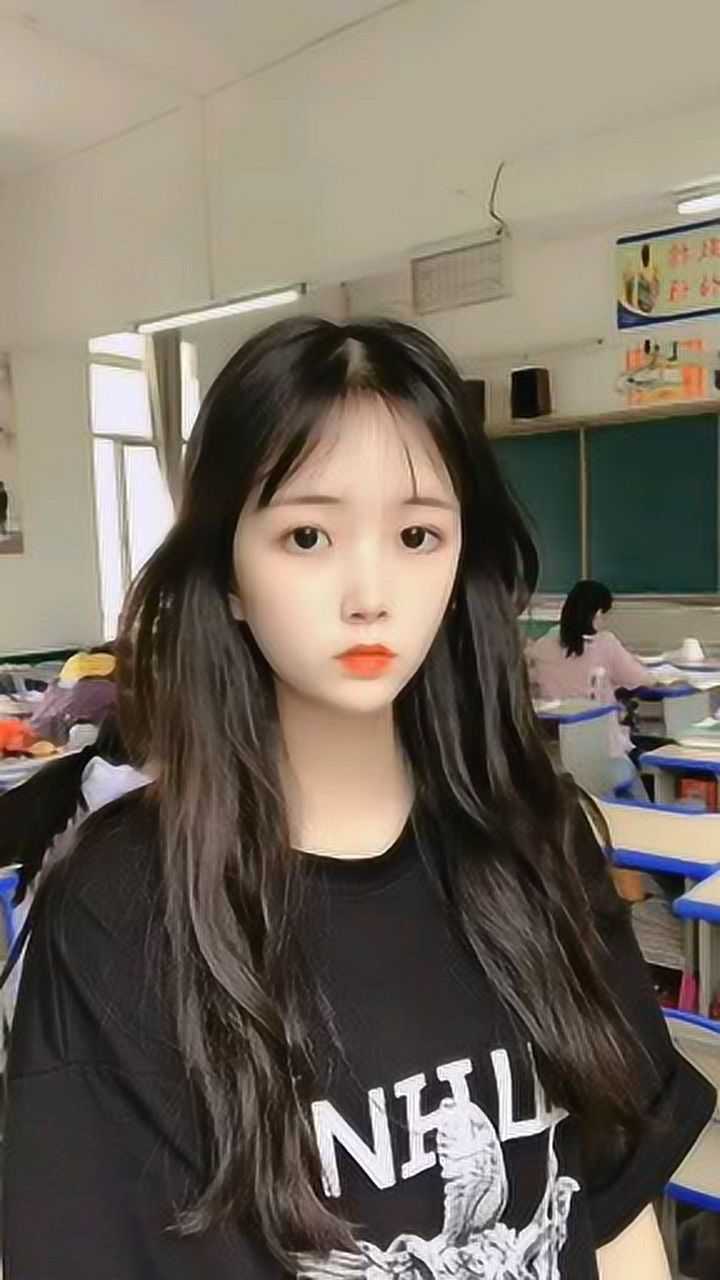 清纯可爱的中学生样子看着漂亮极了