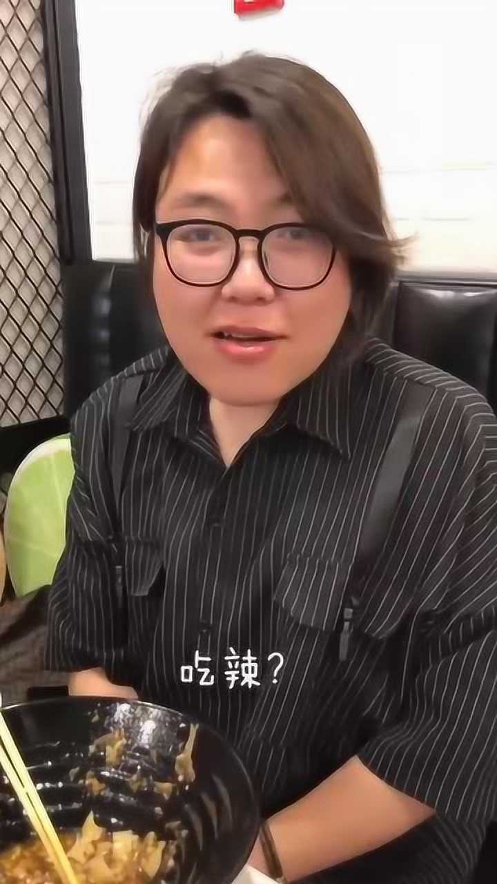 浪胃仙看到年轻帅气老板竟开始娇羞的脸红了眼前一幕辣眼睛