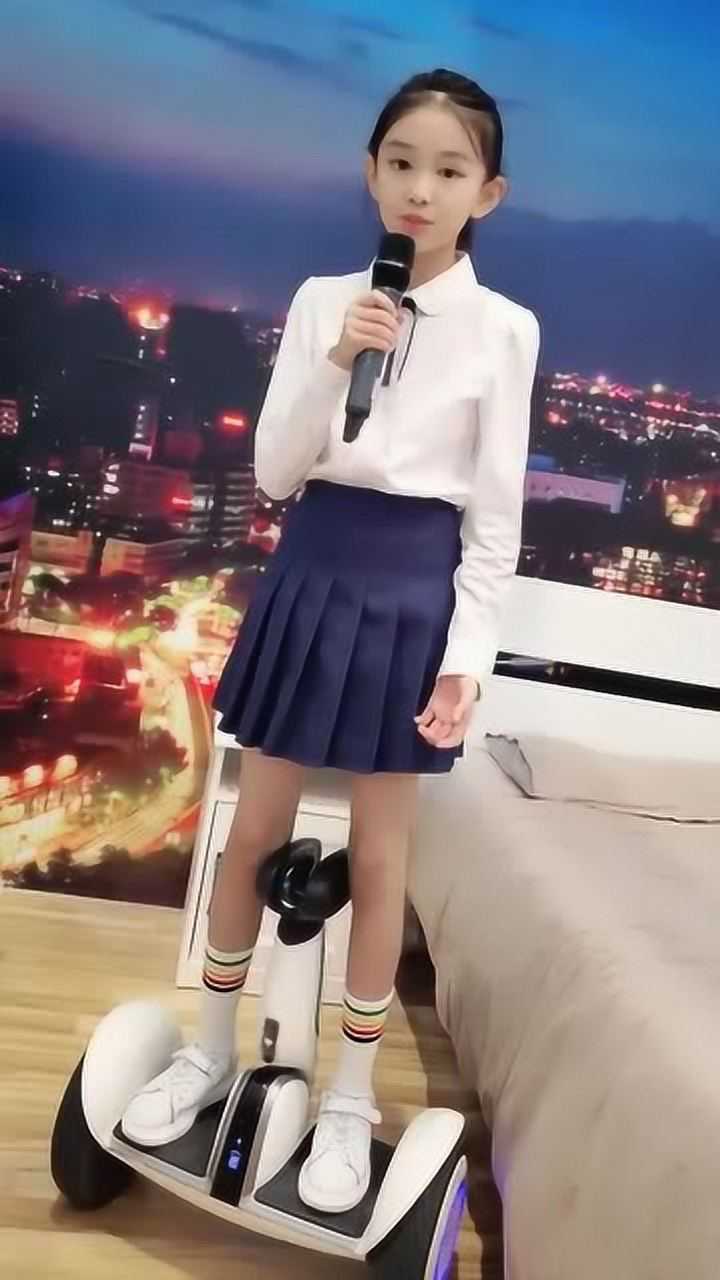 童模宋小睿翻唱偶像邓紫棋的歌明眼人一看就是在炫富真不愧是富二代