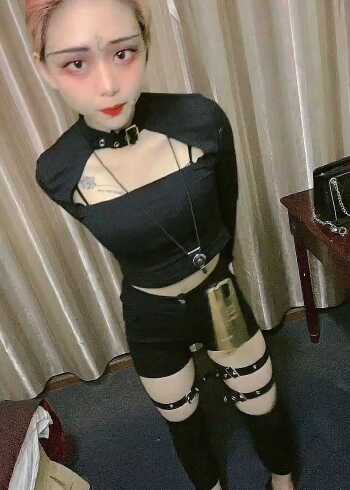 精神小妹基本操作舌头必须晃起来豆豆鞋必须穿上