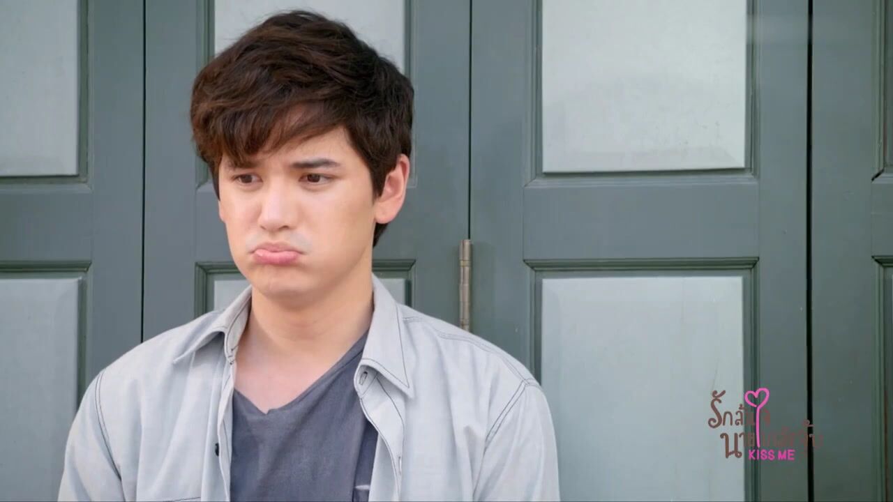 一吻定情:阿金一大早来找女孩,却意外得知这个消息,瞬间难过了