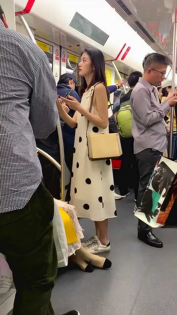 杭州地铁一号线美女好多啊你喜欢清纯女神类型的吗