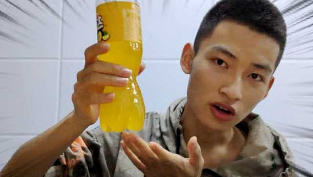 前方高能小伙挑战市面上含气量最高的汽水看能否一口气喝完