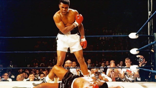 拳王阿里蝴蝶步蝴蝶步灵活的走位云淡风轻的ko对手取胜