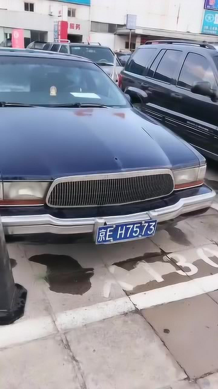 90年代的美式大沙发,别克路霸,坐上去像坐船一样