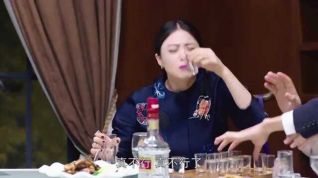 美女好酒量,喝白酒就跟喝水似的,厉害了