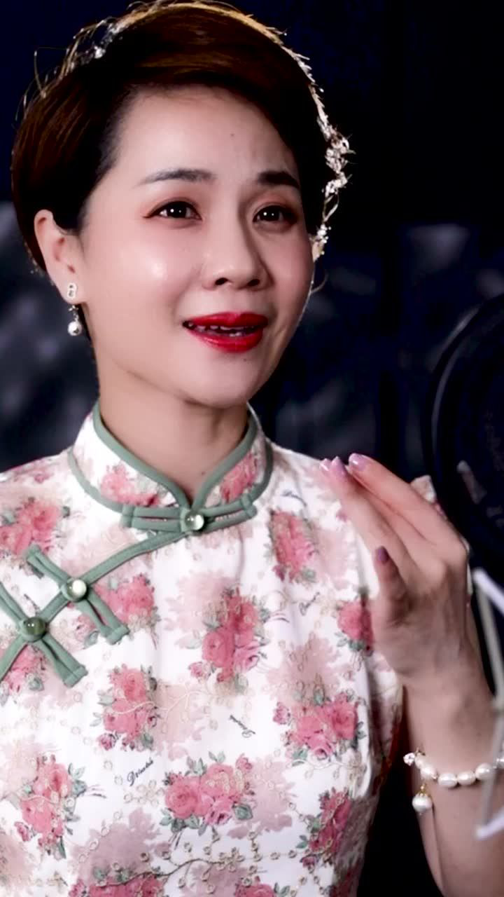 余玉婵唱越剧一轮明月照高楼