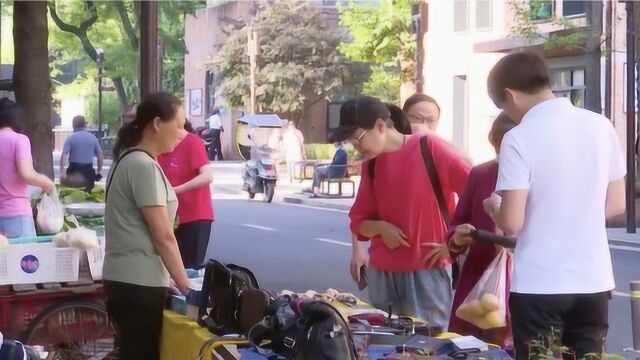 小区划出空地集中摆摊:方便群众,增加人情味