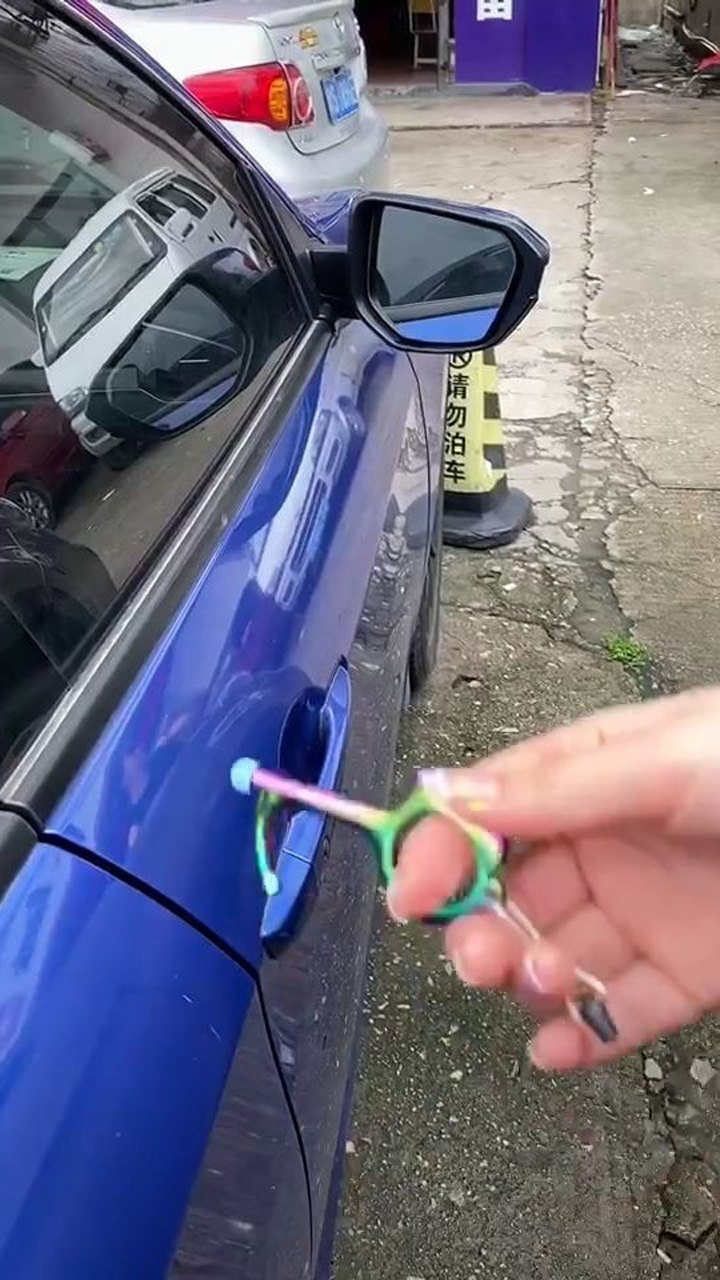 你们见过这种开车门神器吗?有了它出差坐车也不怕细菌了_腾讯视频