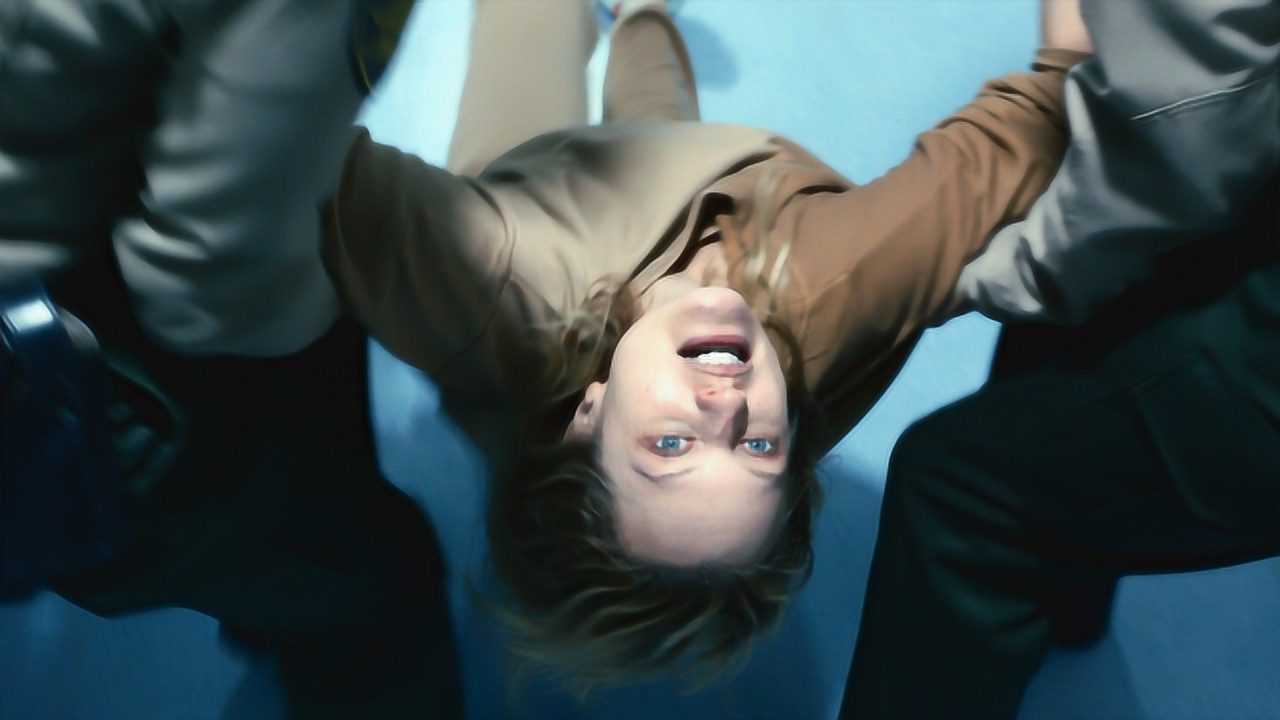 5分钟解说2020新版惊悚电影隐形人看看吧这就是惹怒女人的下场