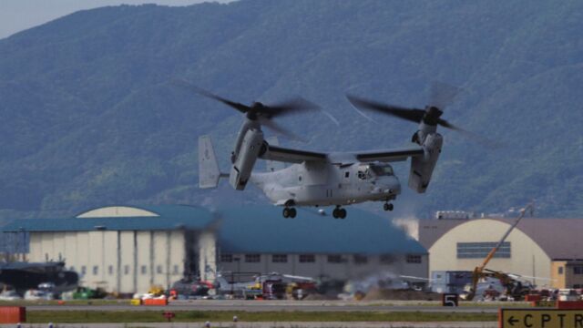 驻扎在日本冲绳岛的美军基地,距离民众住宅竟如此近