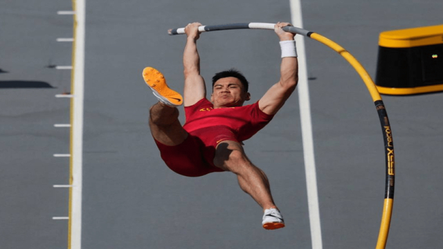 体坛名场面|跳高姿势的发展史,看过这些搞笑的姿势才知道背越式才是