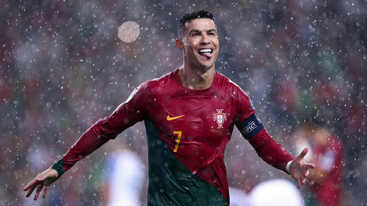 葡萄牙3-2斯洛伐克7战全胜提前出线:c罗双响炮,倒钩射门被队友干扰