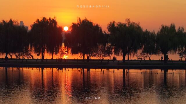 霞光映湖水天一色!来西湖白堤追一场日出吧