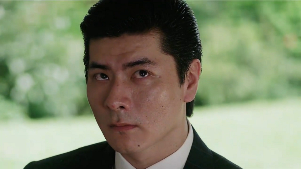 阿义勾结黑帮,在牌上动手脚,还花一万美金买下高科技眼镜