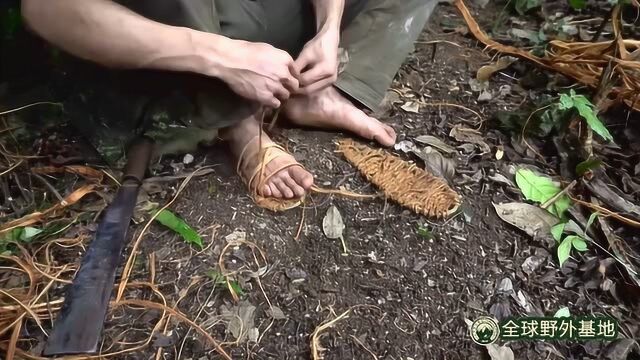 热带雨林第17集:路过一大片岩石区,有些膈脚,做双草鞋穿上!