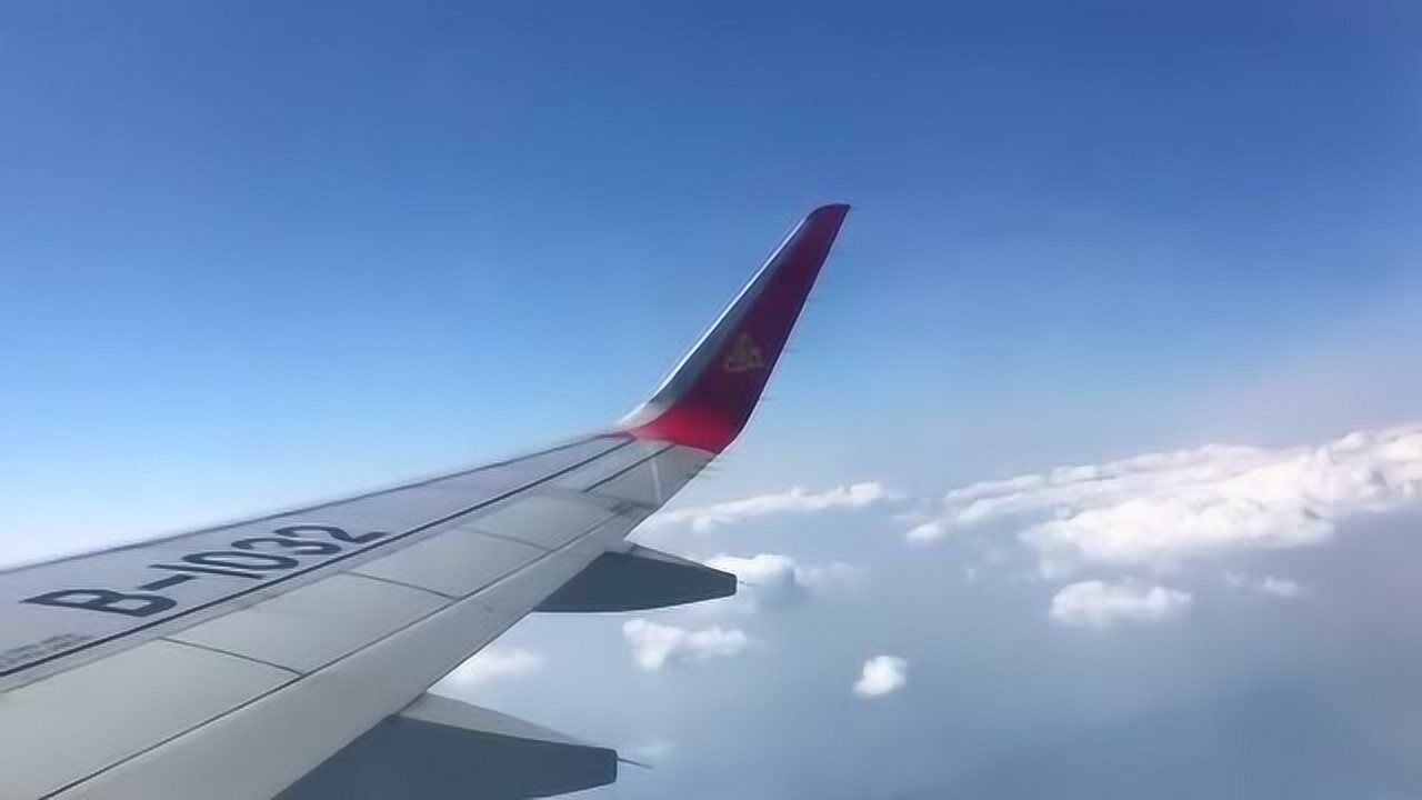 桂林航空a320客机桂林海口起飞阶段掠影机翼视角