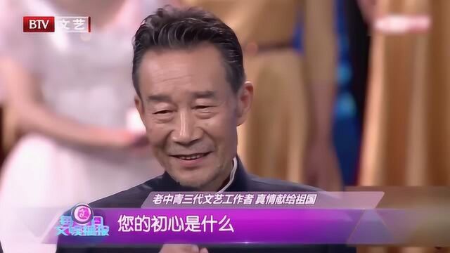 老艺术家表示 为人民服务从来不会感觉辛苦 值得学习的精神