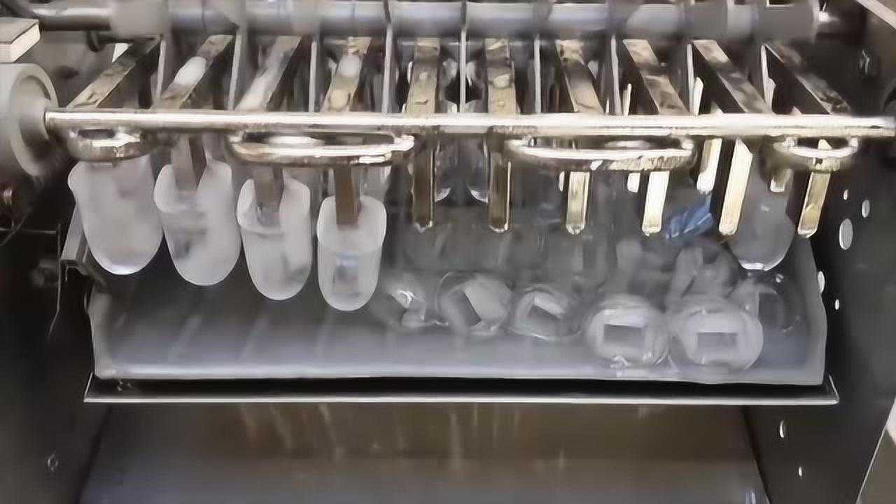 走进制冰厂,实拍冰块制造全过程,网友:在这上班不怕夏天高温了_腾讯视频