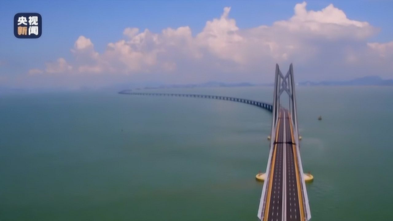 今天,港珠澳大桥正式通车运营一周年!一段航拍带你俯瞰港珠澳大桥