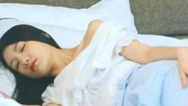 实拍24岁美女“尿床”,男友醒来后做出“神反应”,网友直呼:太暖了