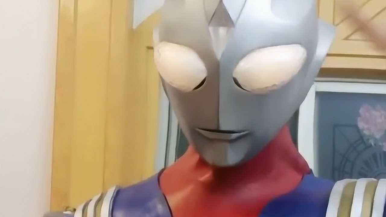 奥特曼被中国阿姨捕捉后眼里已经没有光了打怪兽指定是不行了