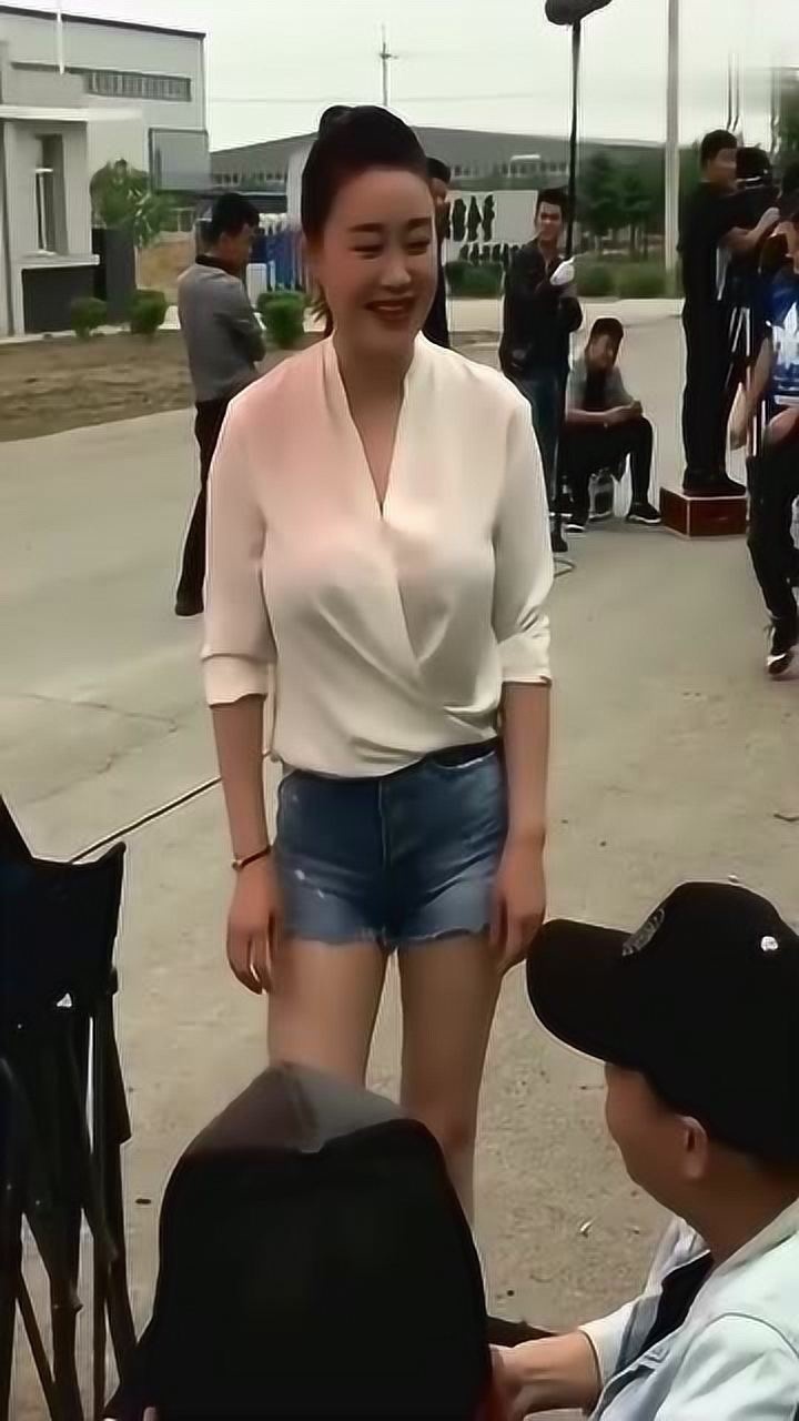 关婷娜身材真好难怪那么多男明星追她气质果然不一般啊