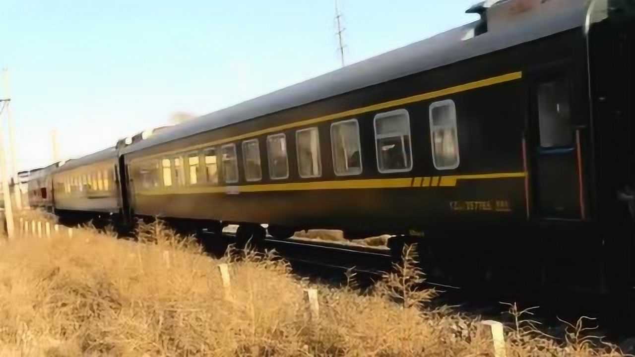 花老虎df4d东风机车担当k7564次快车疾驰通过凌河道口