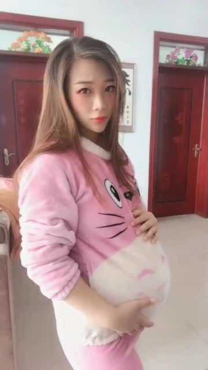 这是我见过最顽皮的孕妇挺着大肚子自拍跳舞太招人稀罕了