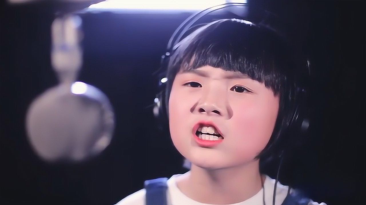 韩甜甜翻唱《天下无双》,模仿张靓颖的"海豚音",太惊艳了