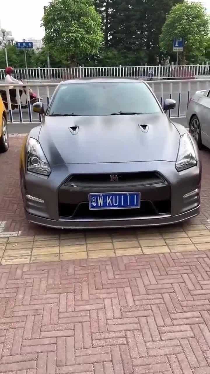 最为原装的gtr,这辆战神gtr车牌还是不错的,酷呀