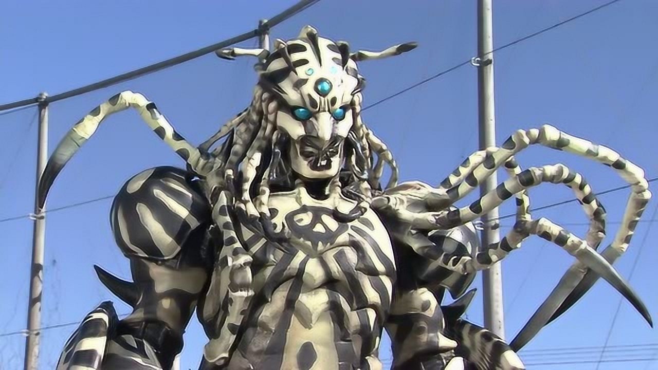 假面骑士kabuto:新型态的甲斗王变得好强,这打斗场面格外的爽