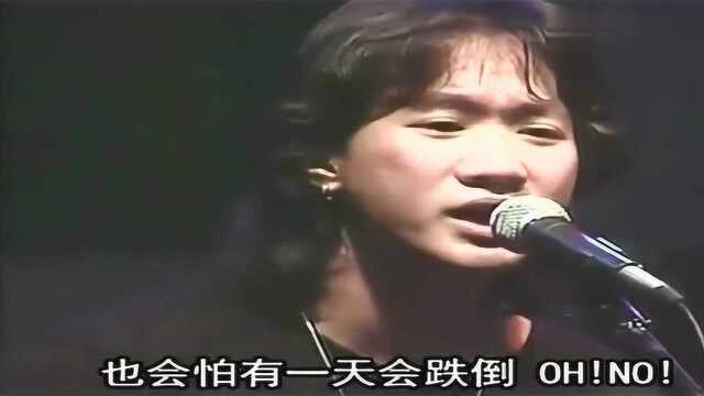 黄家驹演唱会现场版《海阔天空》迷人的嗓音,再也看不到这画面!